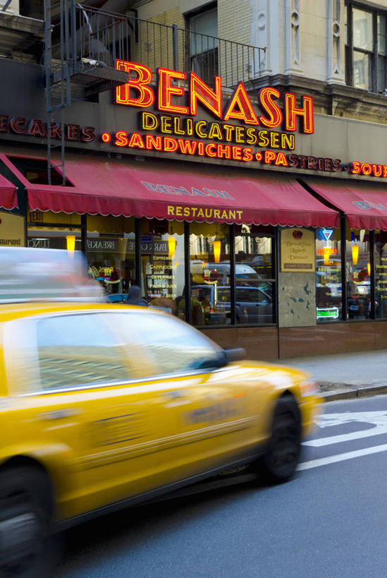 无人,竖图,室外,白天,运动模糊,城市,道路,路,霓虹灯,指示牌,公路,出租车,汽车,纽约,美国,标志,文字,曼哈顿,公共交通,交通,标识,小吃,运输,摄影,北美,北美洲,美洲,纽约市,纽约州,帝国之州,帝国州,遮阳篷,北亚美利加洲,亚美利加洲,大写字母,马路,彩图,餐馆,第七大道,美利坚合众国,曼哈顿区,纽约县,曼哈顿岛