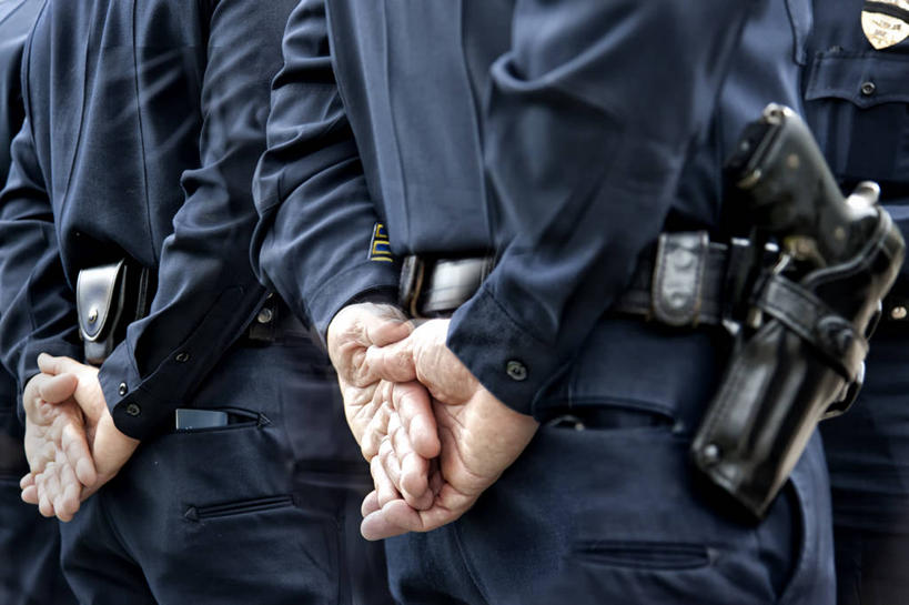 两个人,横图,室外,白天,美国,枪支,摄影,保护,权威,军服,警官,警服,背手,圣地牙哥市,彩图,军官