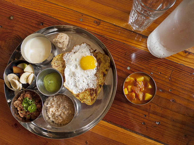 无人,横图,俯视,室内,早餐,桌子,蔬菜,土豆,水果,美国,新鲜,木制,谷类,煎蛋,牛肉,食品,蘸料,酸奶,食物,摄影,有机食品,绿色食品,多样,清新,酸辣酱,健康食物,德克萨斯,印度文化,馍馍蛋,洋芋,山药蛋,马铃薯,彩图,高角度拍摄