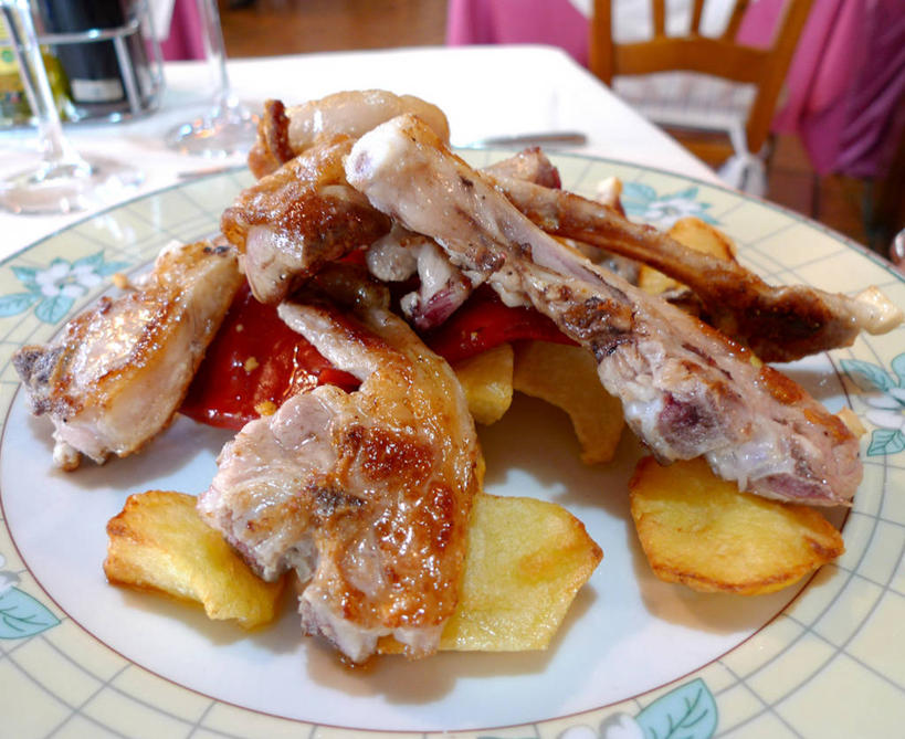 无人,横图,室内,特写,白天,蔬菜,土豆,西班牙,新鲜,排骨,食品,饮食,食物,盘子,摄影,有机食品,绿色食品,清新,馍馍蛋,开胃酱,洋芋,山药蛋,马铃薯,彩图