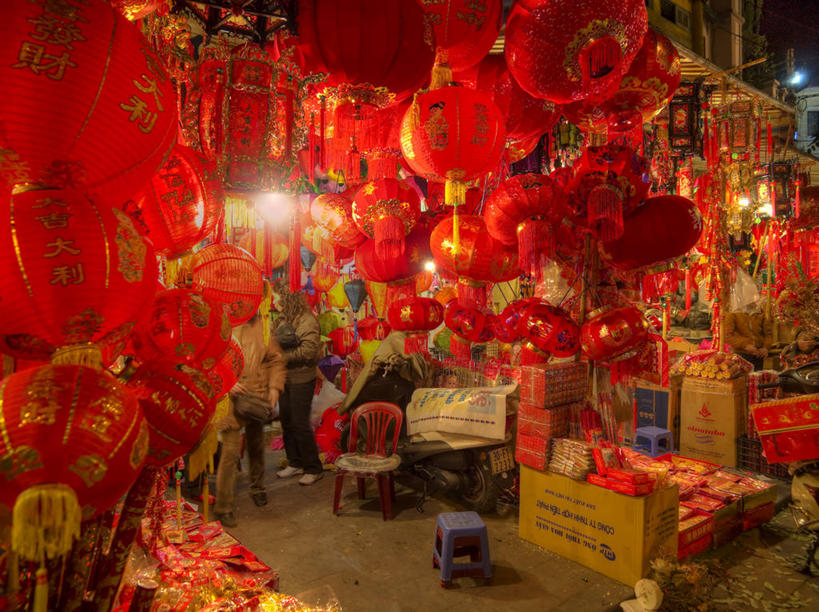 商店,站,横图,彩色,室外,夜晚,购物,商务,消费,桌子,椅子,越南,许多,吊挂,悬挂,节日,丰富,庆祝,装饰,标语,灯笼,市场,首都,很多,挂,盒子,红色,零售,摄影,五颜六色,照亮,色彩斑斓,五彩缤纷,河内,五彩斑斓,五光十色,彩图,传统文化