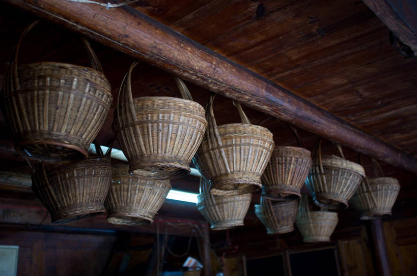 无人,横图,室内,白天,重复,一排,吊挂,悬挂,整齐,篮子,挂,排列,摄影,柳条,队列,湖南省,美术工艺,彩图