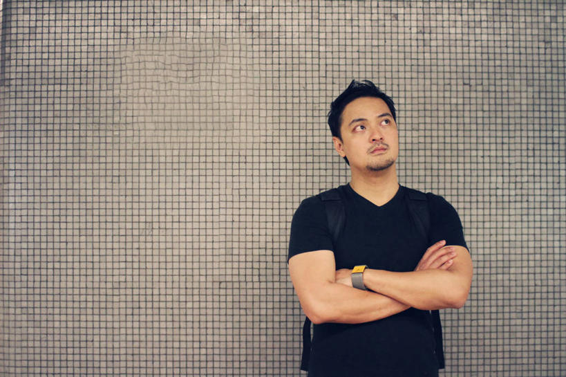 成年人,中年人,一个人,站,双手交叉,横图,室外,白天,正面,车站,香港,仅一个男性,仅一个人,仅一个中年男性,站台,休闲装,月台,靠,靠着,向上看,思考,运输,摄影,双手抱胸,等,男人,男性,中年男性,半身,彩图,菲律宾人