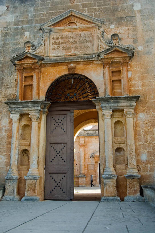 竖图,室外,白天,建筑,希腊,大门,古城,历史,石墙,打开,摄影,宗教,开启,宗教建筑,修道院,克里特岛,希腊正教,彩图