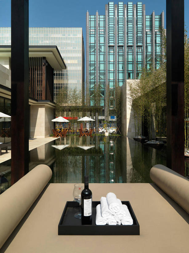 无人,游泳池,竖图,室内,白天,水,建筑,摩天大楼,台湾,日光,亚洲,伞,水池,水面,现代,泳池,概念,建造,台北,休闲椅