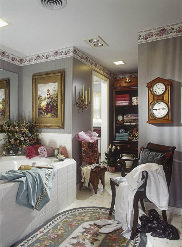 竖图,壁纸,镜子,浴室,袋子,花瓶,蜡烛,礼物,椅子,纺织品,油画,堆叠,亚麻布,艺术,装饰,包装袋,长袍,瓷砖,毛毯,毯子,纸袋,烛光,烛台,陶瓷制品,浪漫,架子,纺织,粉色,白色,垫子,毛巾,枕头,奶油,温暖,礼品,古董,华丽,修饰,点缀,高雅,舒适,作画,礼品袋,反射镜,衬托,美观,雅致,雅观,丝瓜棉,钟