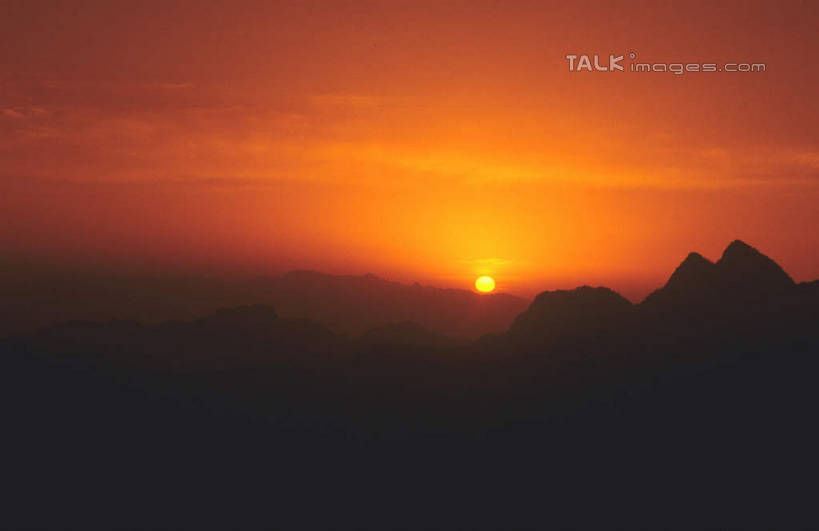 无人,横图,室外,白天,正面,旅游,度假,华山,石头,美景,日落,山,山脉,中国,亚洲,石子,景观,山峰,晚霞,霞光,落日,山峦,背光,娱乐,自然,黄昏,群山,享受,休闲,景色,彩霞,放松,自然风光,逆光,东亚,陕西,陕西省,中华人民共和国,西北地区,陕,渭南,渭南市,夕照,薄暮,奇险天下第一山,西岳,西岳华山,石块,岩石,夕阳,彩图,傍晚,五岳之一,斜阳,shcm1