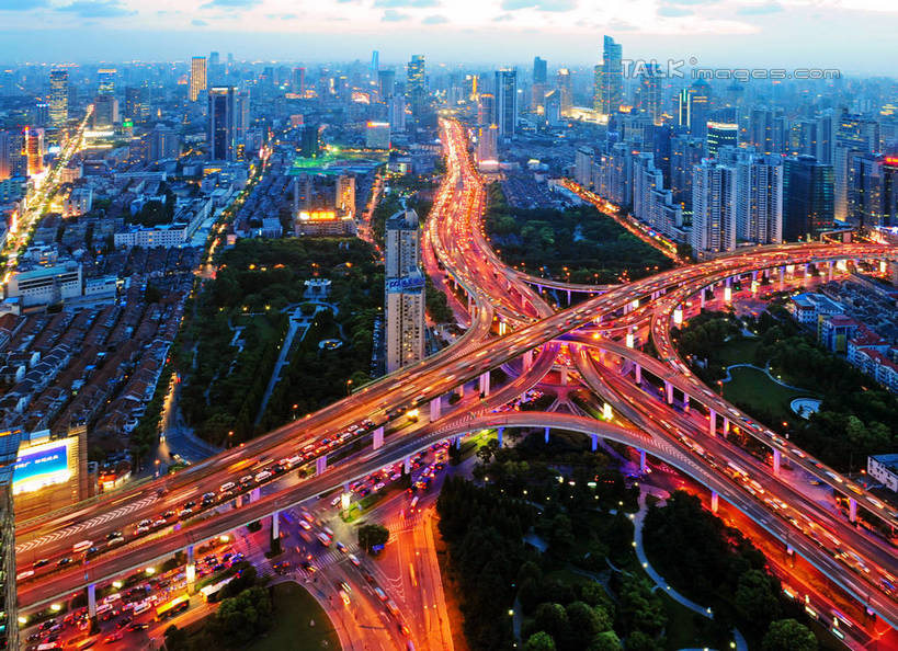 无人,高楼大厦,横图,全景,俯视,航拍,室外,夜晚,度假,美景,天际线,植物,城市风光,城市,大厦,道路,建筑,路,路灯,摩天大楼,夜景,公路,照明,上海,中国,亚洲,阴影,光线,影子,景观,高架,灯光,交通,娱乐,建设,灯,树,树木,绿色,天空,自然,天,享受,休闲,景色,放松,生长,成长,照亮,申,照明设备,鸟瞰,高架桥,黄浦区,卢湾区,延中绿地,东亚,静安区,延安中路,上海市,高架道路,跨线桥,中华人民共和国,沪,华东地区,彩图,高角度拍摄,大楼,高层建筑,高楼,摩天楼,shgcy1