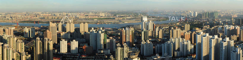 无人,家,高楼大厦,横图,全景,俯视,航拍,室外,白天,度假,河流,美景,水,天际线,植物,城市风光,标志建筑,城市,大桥,大厦,地标,建筑,立交桥,摩天大楼,桥梁,上海,中国,亚洲,阴影,光线,影子,房屋,屋子,河水,景观,水流,高架,公寓,斜拉桥,桥,娱乐,建设,黄浦江,浦东,洋房,楼房,住宅,树,树木,蓝色,绿色,蓝天,天空,阳光,自然,天,享受,休闲,卢浦大桥,景色,放松,生长,晴朗,成长,申,鸟瞰,浦西,东亚,上海市,万里无云,中华人民共和国,沪,华东地区,晴空,晴空万里,彩图,高角度拍摄,房子,大楼,高层建筑,高楼,摩天楼,shgcy1