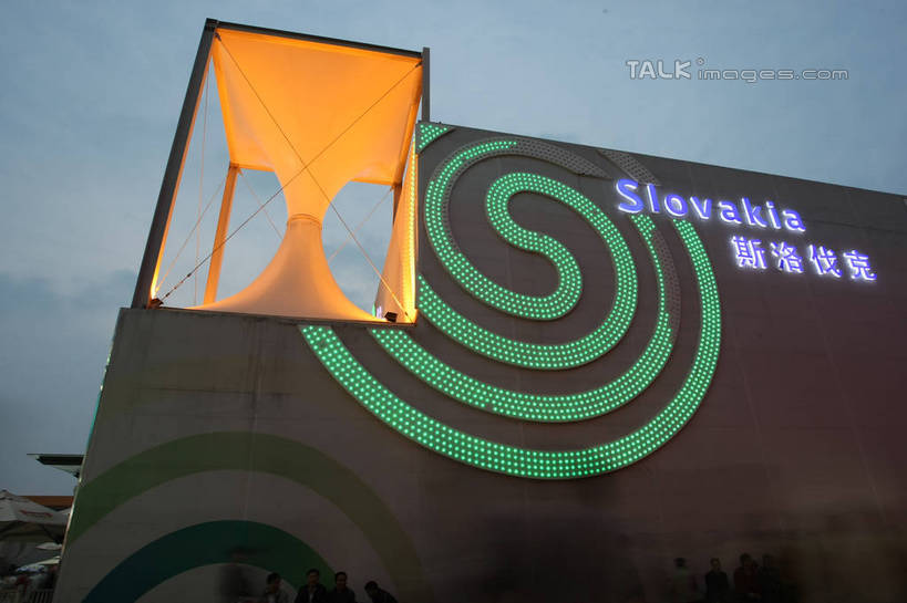 无人,横图,室外,白天,仰视,旅游,度假,标志建筑,地标,建筑,计时器,沙漏,上海,中国,亚洲,时间,英文,标志,沙子,文字,字符,字母,墙,乌云,云,阴天,云朵,计时,云彩,娱乐,标识,建设,墙壁,墙面,天空,天,享受,休闲,上海世博馆,世博馆,上海世博会,世博,世博会,汉字,旅游胜地,放松,英文字母,定时器,申,准确,昏暗,阴沉,中文,精准,东亚,世博园,上海市,中华人民共和国,沪,华东地区,国文,华文,螺旋状,彩图,低角度拍摄,螺旋形,螺旋形状,螺旋型,斯洛伐克国家馆,shgzq1