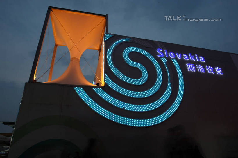 无人,横图,室外,白天,仰视,旅游,度假,标志建筑,地标,建筑,计时器,沙漏,上海,中国,亚洲,时间,英文,标志,沙子,文字,字符,字母,墙,乌云,云,阴天,云朵,计时,云彩,娱乐,标识,建设,墙壁,墙面,天空,天,享受,休闲,上海世博馆,世博馆,上海世博会,世博,世博会,汉字,旅游胜地,放松,英文字母,定时器,申,准确,昏暗,阴沉,中文,精准,东亚,世博园,上海市,中华人民共和国,沪,华东地区,国文,华文,螺旋状,彩图,低角度拍摄,螺旋形,螺旋形状,螺旋型,斯洛伐克国家馆,shgzq1