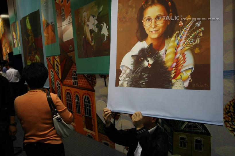 东方人,站,走,横图,室内,白天,旅游,度假,绘画,标志建筑,地标,建筑,油画,上海,中国,亚洲,行人,游客,游人,握,服装,艺术,包,皮包,许多人,古典,休闲装,黄种人,文化,娱乐,建设,路人,旅客,背面,衣服,工艺品,品味,站着,一群人,享受,休闲,休闲服,上海世博馆,世博馆,上海世博会,世博,世博会,旅游胜地,放松,握着,服饰,单肩包,美术,申,高雅,东亚,世博园,上海市,中华人民共和国,沪,华东地区,美学,过客,男人,男性,年轻男性,年轻女性,女人,女性,亚洲人,步行,站立,走路,半身,彩图,斯洛伐克国家馆,shgzq1