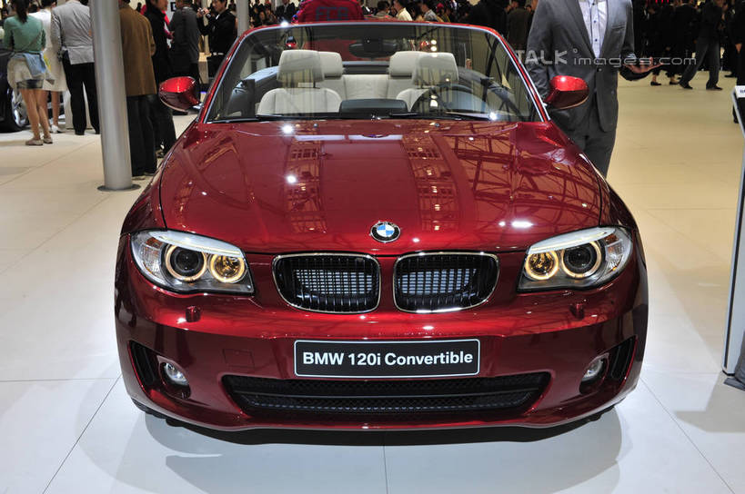 东方人,商务人士,商务男性,站,走,横图,室内,白天,正面,衬衫,旅游,度假,标志建筑,地标,建筑,汽车,上海,中国,亚洲,一辆,阴影,套装,服装,光线,影子,灯光,领带,宝马,跑车,许多人,休闲装,黄种人,娱乐,建设,浦东,车,衣服,红色,交通工具,站着,一群人,享受,休闲,休闲服,展示,旅游胜地,放松,服饰,展览,车展,申,象征,庄重,载具,商务装,身份,敞篷跑车,工薪阶层,浦东新区,东亚,上海新国际博览中心,上海市,龙阳路,中华人民共和国,沪,华东地区,正式,地位,男人,男性,年轻男性,年轻女性,女人,女性,亚洲人,白领,上班族,步行,站立,走路,半身,彩图,衬衣,汽车展览,shlbh1