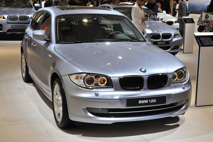 东方人,站,坐,横图,室内,白天,正面,旅游,度假,标志建筑,地标,建筑,汽车,上海,中国,亚洲,三辆,行人,游客,游人,停靠,服装,宝马,许多人,注视,休闲装,黄种人,娱乐,建设,浦东,路人,旅客,车,衣服,交通工具,轿车,观察,看,站着,一群人,享受,休闲,休闲服,展示,旅游胜地,放松,服饰,观看,展览,车展,申,察看,关注,停泊,载具,浦东新区,东亚,上海新国际博览中心,上海市,龙阳路,中华人民共和国,沪,华东地区,过客,男人,男性,年轻男性,年轻女性,女人,女性,亚洲人,站立,坐着,半身,彩图,汽车展览,shlbh1