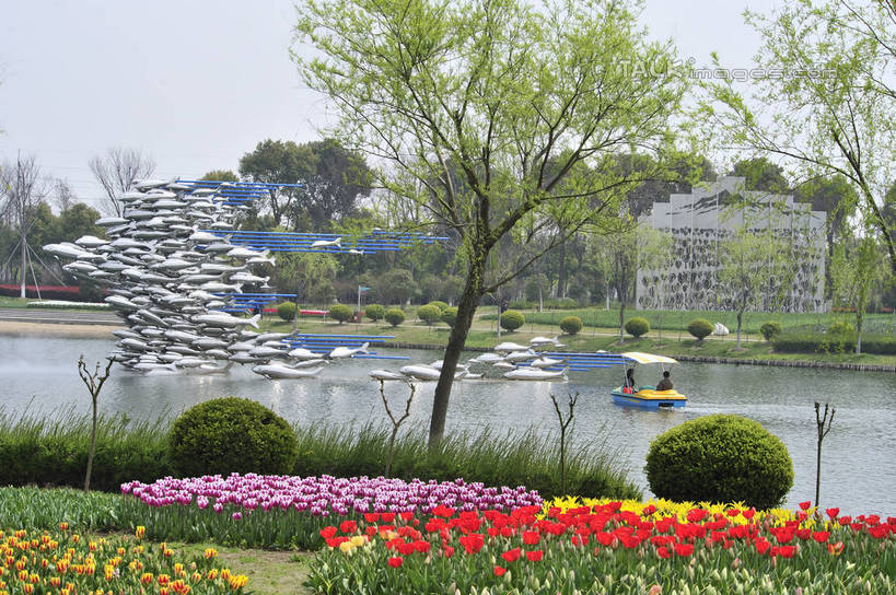 无人,横图,室外,白天,正面,爱情,旅游,度假,草地,草坪,湖,湖泊,花海,花圃,美景,树林,水,植物,道路,路,船,郁金香,叶子,上海,中国,亚洲,盛开,湖面,景观,水流,水面,小路,交通,祝福,花蕾,娱乐,浦东,草,花,花瓣,花朵,花卉,鲜花,树,树木,绿色,天空,自然,交通工具,湖水,花丛,花束,花田,天,花苞,花蕊,享受,休闲,景色,放松,游乐设施,生长,成长,申,表白,舟,自然风光,载具,脚踏船,荣誉,浦东新区,东亚,上海市,上海鲜花港,龙阳路,中华人民共和国,沪,华东地区,永恒,郁香,洋荷花,草麝香,彩图,shlbh1