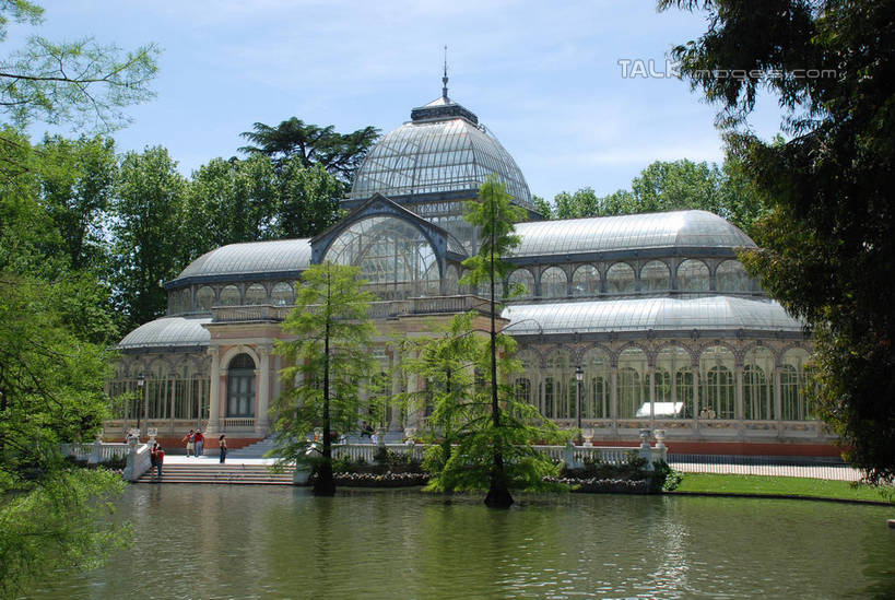 无人,公园,家,宫殿,横图,室外,白天,正面,旅游,度假,河流,美景,水,植物,别墅,城市风光,标志建筑,城市,地标,建筑,西班牙,欧洲,阴影,波纹,光线,影子,房屋,屋子,河水,景观,水流,云,云朵,公寓,涟漪,首都,云彩,娱乐,建设,洋房,楼房,丽池公园,住宅,树,树木,蓝色,绿色,白云,倒影,蓝天,水纹,天空,阳光,自然,波浪,天,享受,休闲,马德里,景色,放松,生长,晴朗,成长,倒映,宫廷,南欧,水晕,西班牙王国,王宫,马德里自治区,反照,晴空,彩图,房子,皇宫,shqxy1