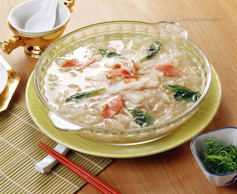 面食,面条,无人,横图,俯视,室内,特写,白天,烹饪,中餐,餐桌,筷子,桌子,蔬菜,餐具,玻璃,阴影,新鲜,反射,影子,陶瓷,海带,面,料理,食品,筷架,陶瓷制品,筷枕,文化,传统,蛤蜊,菜肴,美食,玻璃制品,食物,容器,碗,中式,蛤,佳肴,有机食品,绿色食品,餐台,储藏,礼节,筷子架,储存,礼仪,蛤仔,江白菜,面疙瘩,进餐用具,彩图,高角度拍摄,海鲜面疙瘩汤,贮存,shrj1