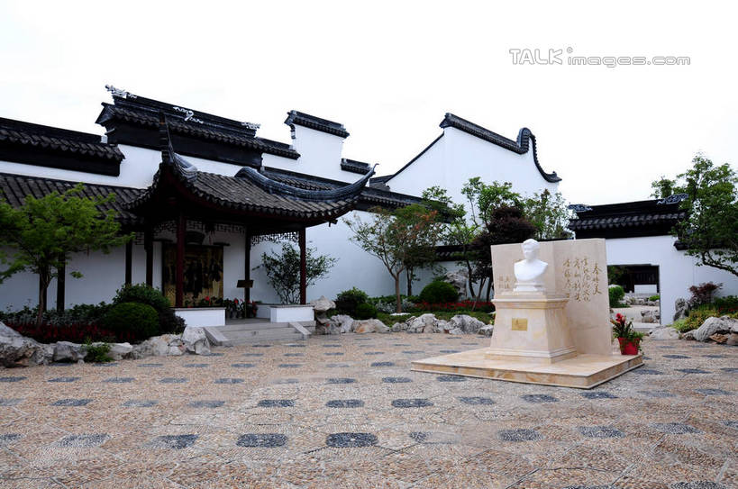 无人,家,横图,室外,白天,正面,旅游,度假,名胜古迹,植物,标志建筑,地标,建筑,雕塑,上海,中国,亚洲,遗迹,艺术,装饰,雕刻,雕像,房屋,屋子,古迹,文物,娱乐,建设,古建筑,楼房,石雕,住宅,树,树木,绿色,天空,自然,工艺品,天,享受,休闲,旅游胜地,放松,生长,成长,纪念,美术,申,主题,陈列,古文明,东亚,闵行区,上海市,浦江镇,召稼楼,中华人民共和国,沪,华东地区,功能,美学,彩图,房子,shsgf1