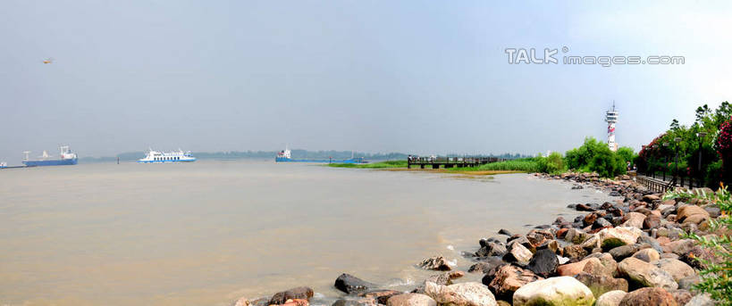 无人,公园,横图,室外,白天,正面,旅游,度假,河流,石头,美景,水,植物,道路,轮船,船,上海,中国,亚洲,阴影,光线,信息,石子,影子,河水,景观,水流,灯塔,交通,方向,娱乐,树,树木,蓝色,绿色,蓝天,天空,阳光,自然,交通工具,天,享受,休闲,景色,放松,生长,晴朗,成长,引导,指引,申,自然风光,载具,宝山区,东亚,上海市,炮台湾湿地森林公园,万里无云,中华人民共和国,沪,华东地区,航标,石块,岩石,晴空,晴空万里,彩图,吴淞炮台湾湿地森林公园,导航,shsgf1