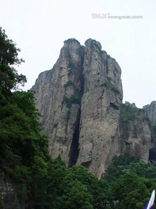 无人,竖图,室外,白天,仰视,旅游,度假,石头,美景,森林,山,山脉,树林,植物,中国,亚洲,石子,景观,山峰,悬崖,山峦,娱乐,浙江,树,树木,浙江省,绿色,天空,自然,群山,天,享受,休闲,景色,放松,雁荡山,生长,成长,自然风光,东亚,中华人民共和国,华东地区,浙,温州,温州市,绝壁,石块,岩石,彩图,低角度拍摄,shslj1