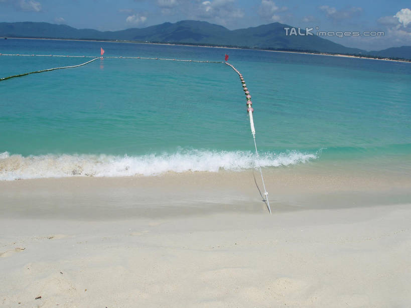 无人,横图,室外,白天,正面,旅游,度假,海浪,海洋,美景,沙滩,山,山脉,三亚,中国,亚洲,阴影,光线,沙子,影子,海岸,景观,浪花,山峰,云,云朵,沙地,山峦,云彩,娱乐,海南,蓝色,白云,蓝天,天空,阳光,自然,海水,群山,天,享受,休闲,景色,放松,海南省,晴朗,自然风光,海景,东亚,三亚市,中华人民共和国,华南地区,琼,大海,风浪,海,海水的波动,海滩,近岸浪,涌浪,晴空,彩图,shslj1