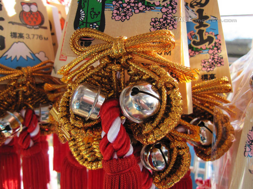 无人,商店,横图,室内,特写,白天,正面,购物,消费,静物,花纹,装饰,日文,标志,铃铛,文字,字符,标识,商铺,纪念品,金融,纪念,留念,华丽,修饰,点缀,怀念,选购,贸易,日语,衬托,美观,雅致,雅观,血拼,市肆,商号,记念,彩图,店铺,shslj1