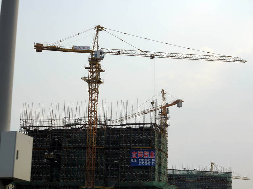 无人,家,横图,室外,白天,仰视,旅游,度假,技术,美景,城市风光,城市,建筑,阴影,光线,标志,数字,文字,影子,支架,字符,房屋,屋子,景观,云,云朵,公寓,云彩,娱乐,设备,标识,建设,洋房,楼房,架子,脚手架,住宅,施工,蓝色,白云,蓝天,天空,阳光,建筑工地,天,享受,休闲,机械,起重机,汉字,景色,放松,阿拉伯数字,晴朗,吊机,支撑,固定,工程,中文,国文,华文,地盘,建筑地盘,施工地盘,晴空,彩图,低角度拍摄,房子,工地,稳固,shslj1