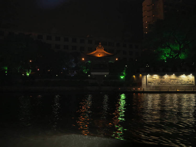 无人,横图,室外,夜晚,正面,度假,河流,美景,水,植物,城市风光,城市,桂林,中国,亚洲,阴影,波纹,光线,影子,墙,亭子,河水,景观,水流,灯光,涟漪,娱乐,墙壁,墙面,树,树木,绿色,水纹,天空,自然,凉亭,波浪,天,享受,休闲,景色,放松,生长,成长,广西,东亚,象鼻山,漓江,广西壮族自治区,中华人民共和国,桂林市,桂,华南地区,水晕,沉水山,漓山,桃花江,仪山,彩图,shslj1