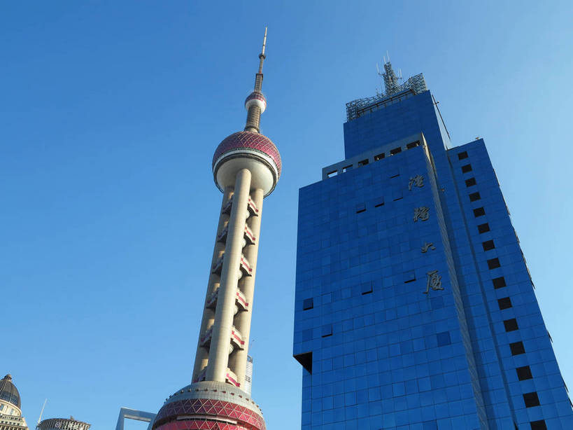 无人,横图,室外,白天,仰视,旅游,度假,窗户,落地窗,标志建筑,地标,建筑,上海,中国,亚洲,一排,许多,阴影,整齐,并列,并排,高大,光线,图形,影子,塔,很多,几何,宏伟,娱乐,建设,东方明珠,浦东,玻璃窗,排列,蓝色,紫色,蓝天,天空,阳光,天,享受,休闲,球体,旅游胜地,放松,晴朗,申,队列,数学,电视塔,平行,玻璃幕墙,金融中心,陆家嘴,陆家嘴金融贸易区,浦东新区,东亚,东方明珠广播电视塔,东方明珠电视塔,上海市,万里无云,中华人民共和国,沪,华东地区,高峻,嵬峨,晴空,晴空万里,彩图,低角度拍摄,几何图形,立体几何,立体图形,东方明珠塔,shslj1,港务大厦