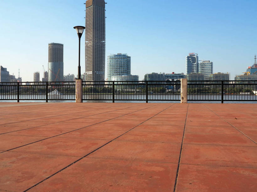 无人,高楼大厦,栏杆,横图,室外,白天,正面,度假,河流,美景,树林,水,植物,城市风光,标志建筑,城市,大厦,道路,地标,建筑,路,摩天大楼,公路,上海,中国,亚洲,阴影,光线,影子,河水,景观,水流,建筑群,围栏,交通,娱乐,建设,黄浦江,护栏,树,树木,蓝色,绿色,蓝天,天空,阳光,自然,外滩,天,享受,休闲,景色,放松,生长,晴朗,成长,申,东亚,滨江大道,上海市,万里无云,中华人民共和国,沪,华东地区,晴空,晴空万里,马路,彩图,大楼,高层建筑,高楼,摩天楼,春申江,shslj1