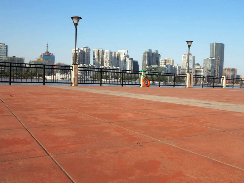 无人,高楼大厦,栏杆,横图,室外,白天,正面,度假,河流,美景,树林,水,植物,城市风光,标志建筑,城市,大厦,道路,地标,建筑,路,轮船,摩天大楼,公路,船,上海,中国,亚洲,一艘,阴影,光线,影子,河水,景观,水流,建筑群,围栏,交通,娱乐,建设,黄浦江,护栏,树,树木,蓝色,绿色,蓝天,天空,阳光,自然,交通工具,外滩,天,享受,休闲,景色,放松,生长,晴朗,成长,申,载具,东亚,滨江大道,上海市,万里无云,中华人民共和国,沪,华东地区,晴空,晴空万里,马路,彩图,大楼,高层建筑,高楼,摩天楼,春申江,shslj1