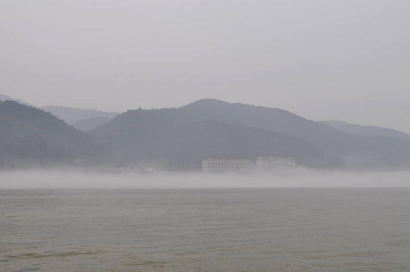 无人,横图,室外,白天,正面,旅游,度假,岛屿,河流,美景,水,植物,雾,春川,南怡岛,韩国,亚洲,波纹,朦胧,模糊,岛,河水,景观,水流,涟漪,娱乐,树,树木,绿色,倒影,水纹,天空,自然,波浪,天,享受,休闲,景色,放松,生长,成长,迷雾,倒映,自然风光,东亚,水晕,大韩民国,江原道,春川市,汉江,反照,列岛,群岛,诸岛,大雾,彩图,道,shslj1,北汉江