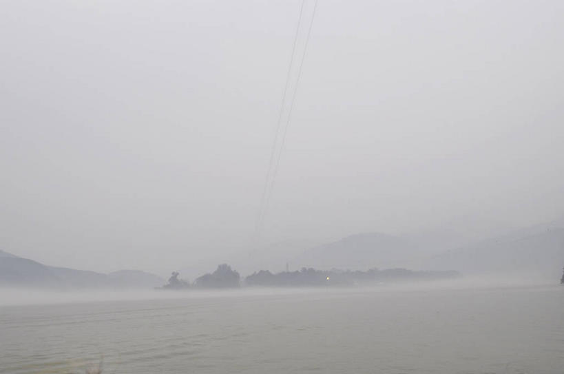 无人,横图,室外,白天,正面,旅游,度假,岛屿,河流,美景,水,植物,雾,春川,南怡岛,韩国,亚洲,波纹,朦胧,模糊,岛,河水,景观,水流,涟漪,娱乐,树,树木,绿色,倒影,水纹,天空,自然,波浪,天,享受,休闲,景色,放松,生长,成长,迷雾,倒映,自然风光,东亚,水晕,大韩民国,江原道,春川市,汉江,反照,列岛,群岛,诸岛,大雾,彩图,道,shslj1,北汉江