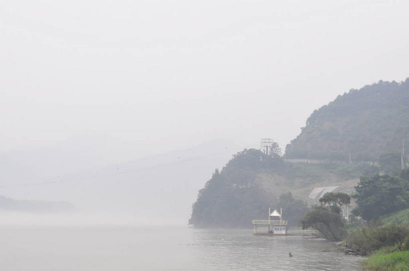 无人,横图,室外,白天,正面,旅游,度假,岛屿,河流,美景,水,植物,雾,春川,南怡岛,韩国,亚洲,波纹,朦胧,模糊,岛,河水,景观,水流,涟漪,娱乐,树,树木,绿色,倒影,水纹,天空,自然,波浪,天,享受,休闲,景色,放松,生长,成长,迷雾,倒映,自然风光,东亚,水晕,大韩民国,江原道,春川市,汉江,反照,列岛,群岛,诸岛,大雾,彩图,道,shslj1,北汉江