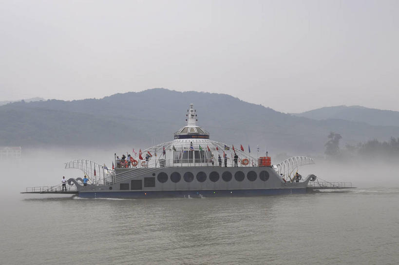 无人,横图,室外,白天,正面,旅游,度假,岛屿,河流,美景,水,植物,雾,船,客轮,春川,南怡岛,韩国,亚洲,一艘,波纹,飞溅,朦胧,模糊,溅,液体,岛,河水,景观,水滴,水流,涟漪,娱乐,水珠,树,树木,绿色,倒影,水纹,天空,自然,船尾波,交通工具,波浪,天,享受,休闲,景色,放松,生长,成长,迷雾,倒映,渡轮,喷洒,客船,自然风光,载具,东亚,水晕,大韩民国,江原道,春川市,汉江,反照,列岛,群岛,诸岛,大雾,彩图,道,shslj1,北汉江