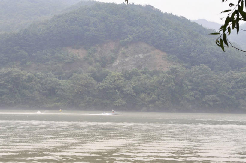 无人,横图,室外,白天,正面,旅游,度假,岛屿,河流,美景,森林,树林,水,植物,春川,南怡岛,韩国,亚洲,波纹,岛,河水,景观,水流,涟漪,娱乐,树,树木,绿色,倒影,水纹,天空,自然,波浪,天,享受,休闲,景色,放松,茂密,茂盛,生长,成长,倒映,自然风光,东亚,水晕,大韩民国,江原道,春川市,汉江,反照,列岛,群岛,诸岛,彩图,道,shslj1,北汉江