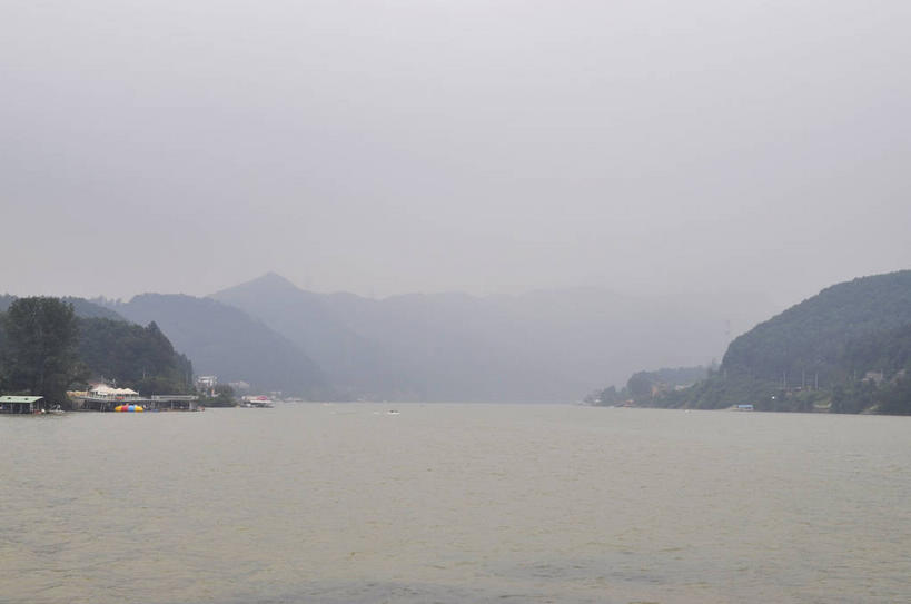 无人,横图,室外,白天,正面,旅游,度假,岛屿,河流,美景,森林,树林,水,植物,雾,春川,南怡岛,韩国,亚洲,波纹,朦胧,模糊,岛,河水,景观,水流,涟漪,娱乐,树,树木,绿色,倒影,水纹,天空,自然,波浪,天,享受,休闲,景色,放松,生长,成长,迷雾,倒映,自然风光,东亚,水晕,大韩民国,江原道,春川市,汉江,反照,列岛,群岛,诸岛,大雾,彩图,道,shslj1,北汉江