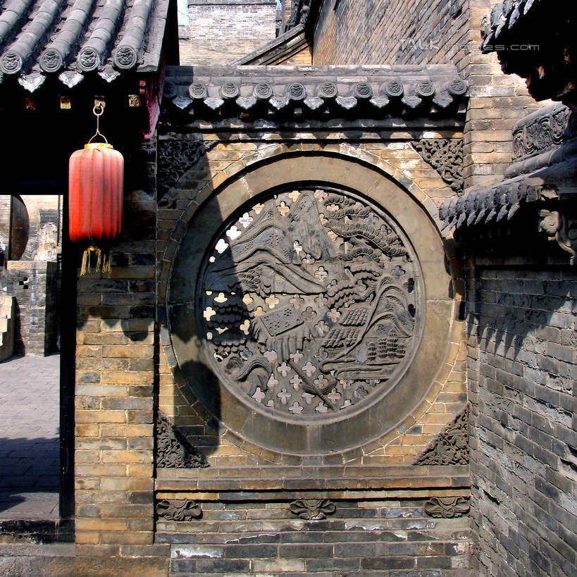 无人,家,方图,室外,白天,正面,旅游,度假,绘画,名胜古迹,标志建筑,地标,建筑,照明,雕塑,中国,亚洲,花纹,遗迹,艺术,装饰,灯笼,雕刻,雕像,浮雕,瓦片,纸灯笼,房屋,屋顶,屋子,顶棚,瓦,古迹,文化,文物,娱乐,建设,古建筑,楼房,住宅,工艺品,灯具,享受,休闲,旅游胜地,放松,建造,纪念,华丽,修饰,照亮,美术,点缀,照明设备,主题,陈列,古文明,东亚,屋瓦,山西,山西省,中华人民共和国,华北地区,功能,美学,衬托,美观,雅致,雅观,晋,画画,彩图,房子,shtjw1