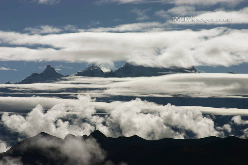无人,横图,室外,白天,正面,旅游,度假,美景,雾,阴影,朦胧,模糊,光线,影子,景观,云,云朵,云彩,娱乐,蓝色,白云,蓝天,天空,阳光,自然,天,享受,休闲,景色,放松,晴朗,迷雾,自然风光,大雾,晴空,彩图,shtjw1