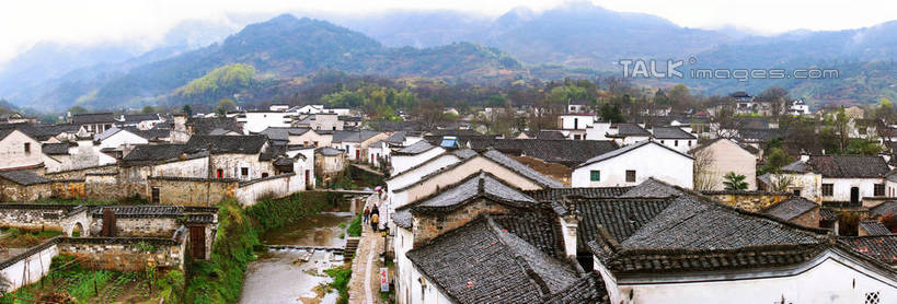 无人,家,横图,俯视,室外,白天,旅游,度假,河流,石头,美景,名胜古迹,山,山脉,水,植物,标志建筑,地标,建筑,中国,亚洲,阴影,遗迹,光线,石子,影子,房屋,屋子,河水,景观,山顶,山峰,水流,山峦,古迹,文物,娱乐,建设,古建筑,楼房,住宅,树,树木,蓝色,绿色,蓝天,天空,阳光,自然,群山,天,享受,休闲,旅游胜地,景色,放松,生长,晴朗,成长,自然风光,古文明,东亚,沉积岩,安徽,安徽省,查济,泾县,万里无云,中华人民共和国,华东地区,皖,宣城,宣城市,颠峰,极峰,水成岩,石块,岩石,晴空,晴空万里,彩图,高角度拍摄,房子,桃花潭镇,shtjw1