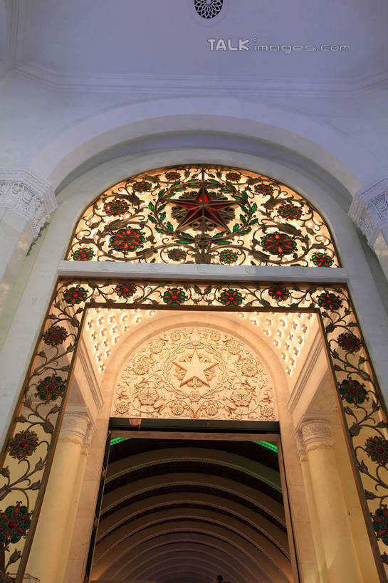 无人,竖图,室内,白天,仰视,旅游,度假,标志建筑,地标,建筑,上海,中国,亚洲,装饰,图案,墙,星星,娱乐,建设,墙壁,墙面,享受,休闲,星形,旅游胜地,放松,华丽,修饰,点缀,申,五角形,上海展览中心,东亚,静安区,上海市,中华人民共和国,沪,华东地区,衬托,美观,雅致,雅观,五角星,彩图,低角度拍摄,shwf1