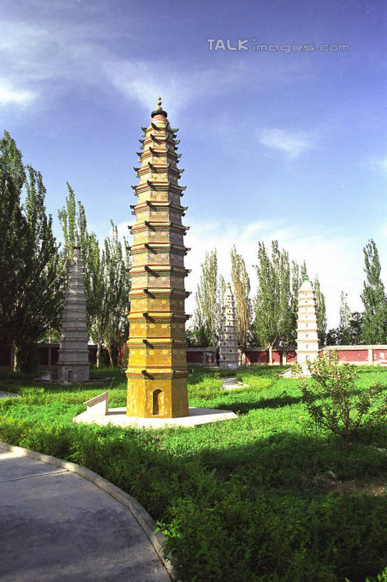 无人,竖图,室外,白天,正面,旅游,度假,草地,草坪,名胜古迹,植物,标志建筑,地标,建筑,中国,亚洲,阴影,遗迹,光线,影子,云,云朵,塔,云彩,古迹,文物,娱乐,建设,古建筑,宝塔,佛塔,草,树,树木,蓝色,绿色,白云,蓝天,天空,阳光,自然,天,享受,休闲,旅游胜地,放松,生长,晴朗,成长,古文明,东亚,宁夏,西夏王陵,银川,首府,中华人民共和国,西北地区,银川市,宁夏回族自治区,宁,浮图,浮屠,晴空,彩图,塔婆,浮图塔,浮头,佛图,贺兰山,西夏帝陵,shzwj1