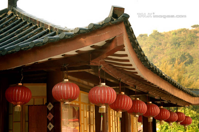 无人,家,横图,室外,白天,正面,度假,石头,美景,森林,山,山脉,树林,植物,城市风光,城市,建筑,照明,香港,中国,亚洲,吊挂,悬挂,阴影,光线,灯笼,石子,瓦片,影子,纸灯笼,房屋,屋顶,屋子,景观,山顶,山峰,山峦,挂,顶棚,瓦,娱乐,楼房,住宅,树,树木,绿色,阳光,自然,灯具,群山,享受,休闲,景色,放松,建造,生长,成长,照亮,港,照明设备,东亚,屋瓦,香港岛,香港特别行政区,港澳台,中华人民共和国,颠峰,极峰,港岛,石块,彩图,房子,黄竹坑,香港海洋公园,shzwj1