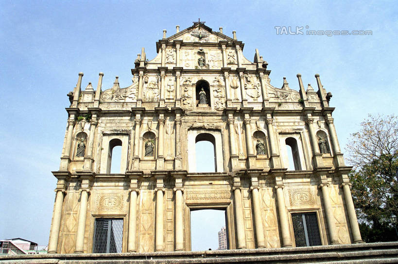 无人,横图,室外,白天,仰视,旅游,度假,石头,植物,标志建筑,地标,建筑,雕塑,澳门,中国,亚洲,阴影,艺术,装饰,光线,雕刻,雕像,石子,影子,墙,云,云朵,云彩,娱乐,建设,墙壁,墙面,树,树木,蓝色,绿色,白云,蓝天,天空,阳光,自然,工艺品,天,享受,休闲,旅游胜地,放松,生长,晴朗,成长,纪念,美术,主题,陈列,东亚,大三巴牌坊,港澳台,中华人民共和国,功能,美学,澳门特别行政区,澳,石块,晴空,彩图,低角度拍摄,shzwj1