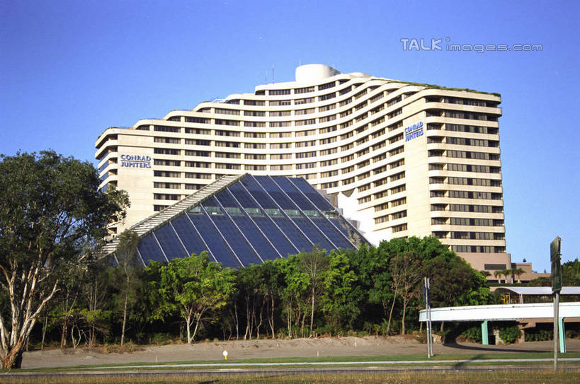 无人,高楼大厦,横图,室外,白天,正面,度假,草地,草坪,美景,植物,城市风光,城市,大厦,建筑,摩天大楼,澳大利亚,阴影,光线,影子,景观,娱乐,建设,草,树,树木,蓝色,绿色,蓝天,天空,阳光,自然,天,享受,休闲,景色,放松,生长,晴朗,成长,大洋洲,澳洲,阳光海岸,昆士兰州,万里无云,南方大陆,布里斯班,首府,澳大利亚联邦,昆士兰,晴空,晴空万里,彩图,大楼,高层建筑,高楼,摩天楼,shzwj1