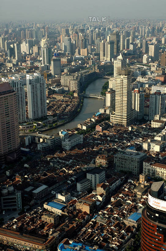 无人,高楼大厦,竖图,俯视,航拍,室外,白天,度假,河流,美景,水,植物,城市风光,标志建筑,城市,大桥,大厦,地标,建筑,立交桥,摩天大楼,桥梁,上海,中国,亚洲,阴影,光线,影子,河水,景观,水流,高架,建筑群,斜拉桥,桥,娱乐,建设,树,树木,绿色,阳光,自然,享受,休闲,景色,放松,生长,成长,申,鸟瞰,苏州河,吴淞江,东亚,上海市,中华人民共和国,沪,华东地区,彩图,高角度拍摄,大楼,高层建筑,高楼,摩天楼,shzxz1