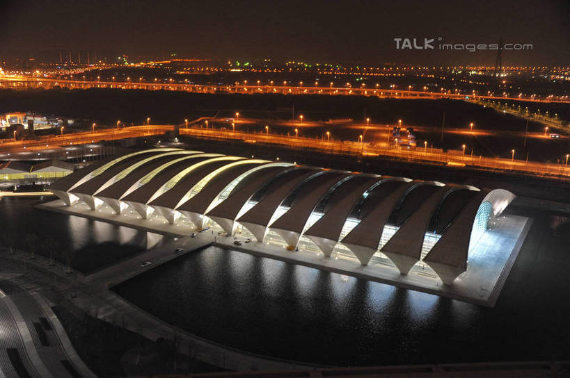 无人,体育馆,高楼大厦,运动场,横图,俯视,航拍,室外,夜晚,度假,湖,湖泊,美景,水,城市风光,标志建筑,城市,大厦,地标,建筑,摩天大楼,夜景,上海,中国,亚洲,阴影,光线,影子,湖面,景观,水流,水面,建筑群,灯光,娱乐,建设,体育场,浦东,湖水,享受,休闲,景色,放松,申,鸟瞰,浦东新区,上海东方体育中心,东亚,上海市,中华人民共和国,沪,华东地区,运动馆,彩图,高角度拍摄,大楼,高层建筑,高楼,摩天楼,海上皇冠,上海水上竞技中心,shzxz1