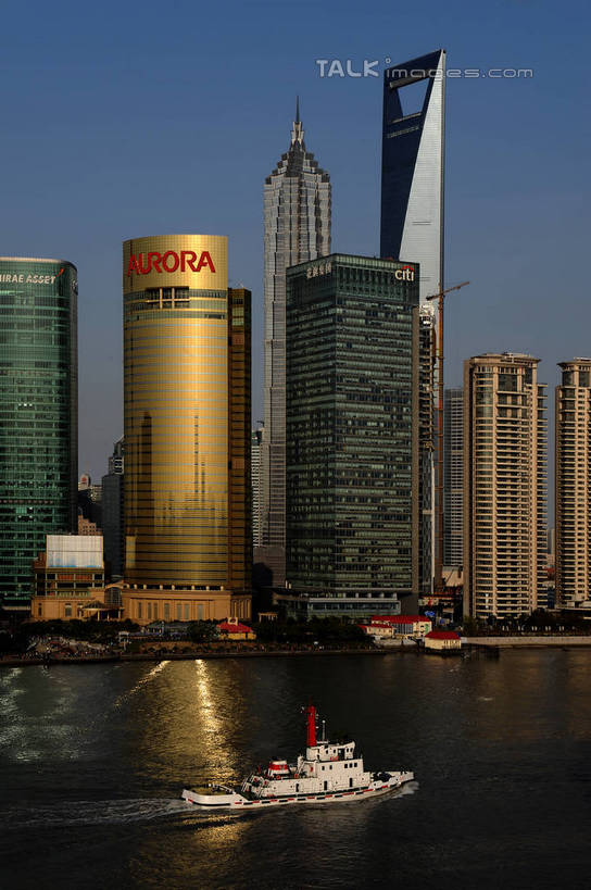 无人,高楼大厦,竖图,全景,室外,白天,正面,度假,河流,美景,水,天际线,城市风光,标志建筑,城市,大厦,地标,建筑,轮船,摩天大楼,船,上海,中国,亚洲,阴影,光线,影子,河水,景观,水流,建筑群,娱乐,建设,金茂大厦,浦东,蓝色,蓝天,天空,阳光,交通工具,天,享受,休闲,景色,放松,环球金融中心,晴朗,申,载具,金融中心,陆家嘴,陆家嘴金融贸易区,浦东新区,上海环球金融中心,香格里拉酒店,震旦国际大楼,东亚,上海市,万里无云,中华人民共和国,沪,华东地区,金茂大楼,环球金融中心大厦,晴空,晴空万里,彩图,大楼,高层建筑,高楼,摩天楼,上海浦东香格里拉大酒店,shzxz1