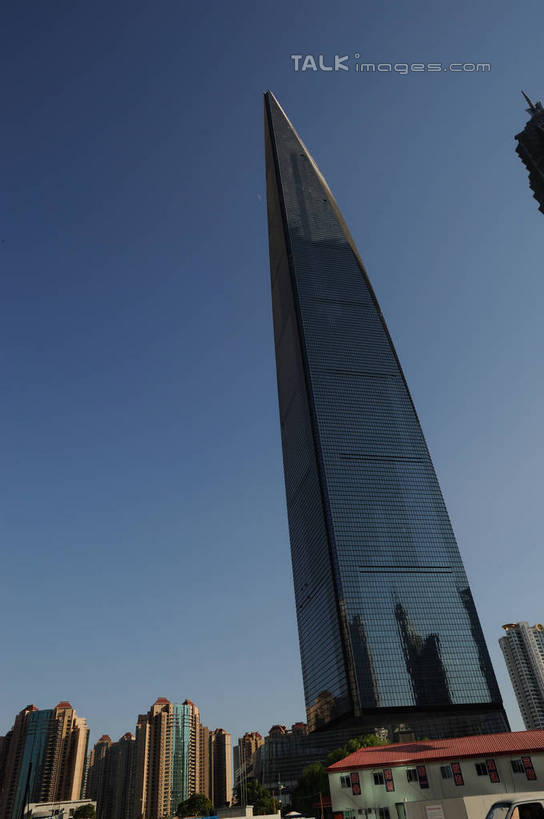 无人,高楼大厦,竖图,室外,白天,仰视,度假,美景,城市风光,标志建筑,城市,大厦,地标,建筑,摩天大楼,上海,中国,亚洲,阴影,光线,影子,景观,建筑群,娱乐,建设,金茂大厦,浦东,蓝色,蓝天,天空,阳光,天,享受,休闲,景色,放松,环球金融中心,晴朗,申,金融中心,陆家嘴,陆家嘴金融贸易区,浦东新区,上海环球金融中心,东亚,上海市,万里无云,中华人民共和国,沪,华东地区,金茂大楼,环球金融中心大厦,晴空,晴空万里,彩图,低角度拍摄,大楼,高层建筑,高楼,摩天楼,shzxz1