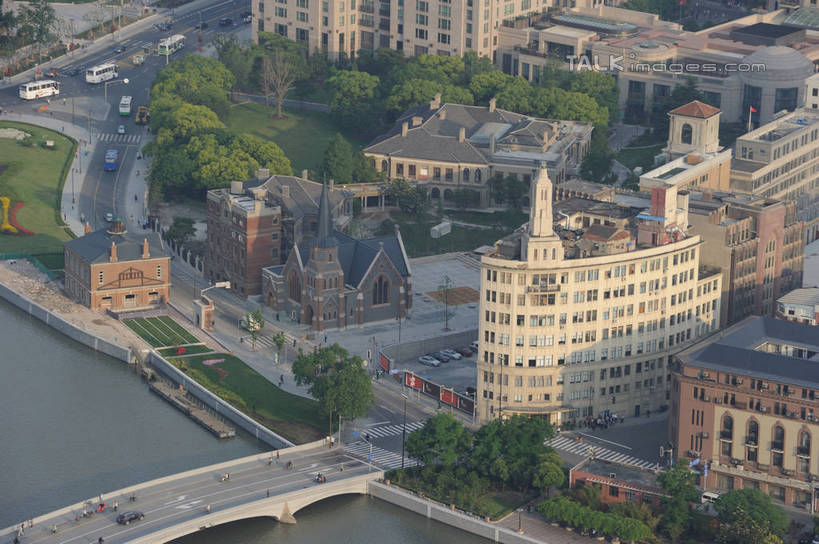 无人,公园,家,高楼大厦,横图,俯视,航拍,室外,白天,度假,河流,美景,水,植物,城市风光,标志建筑,城市,大桥,大厦,道路,地标,建筑,路,摩天大楼,桥梁,公路,上海,中国,亚洲,阴影,光线,影子,房屋,屋子,河水,景观,水流,公寓,斜拉桥,桥,交通,娱乐,建设,虹口区,黄浦江,洋房,楼房,住宅,树,树木,绿色,倒影,阳光,自然,外滩,享受,休闲,景色,放松,生长,成长,申,倒映,鸟瞰,黄浦区,浦西,苏州河,外白渡桥,乍浦路桥,东亚,人民英雄纪念塔,光陆大戏院,乍浦路,上海市,中华人民共和国,沪,华东地区,反照,斜张桥,黄浦公园,马路,彩图,高角度拍摄,房子,大楼,高层建筑,高楼,摩天楼,花园桥,威尔斯桥,纪念塔,上海市人民英雄纪念塔,博物院路,春申江,虎丘路,shzxz1